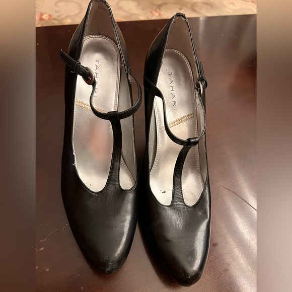 FANTASTIC T-STRAP TAHARI HEELS - Picture 2 of 6